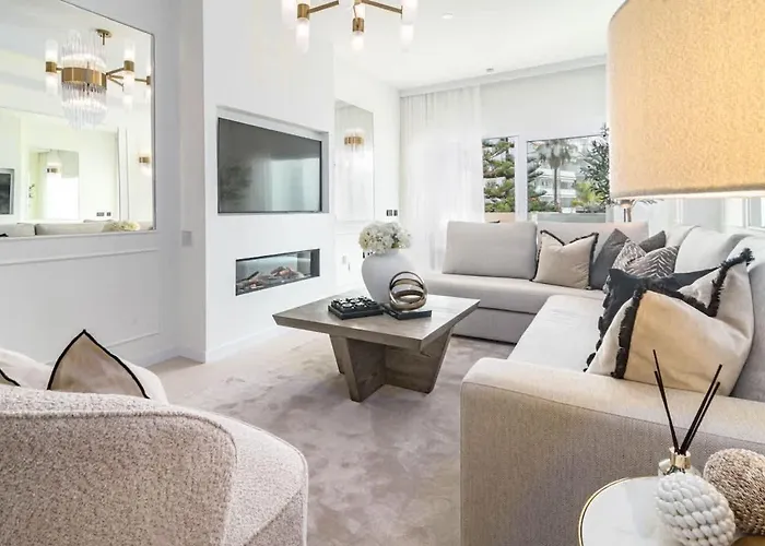 Luxurious With Community Pool & Balcony In Puerto Banus Apartmán