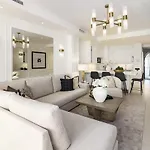 Luxurious With Community Pool & Balcony In Puerto Banus Appartement *
