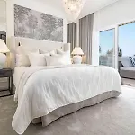 شقة Luxurious With Community Pool & Balcony In Puerto Banus