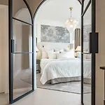 Daire Luxurious With Community Pool & Balcony In Puerto Banus Marbella