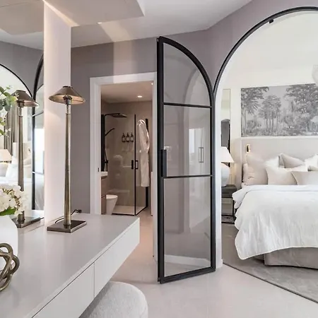 Luxurious With Community Pool & Balcony In Puerto Banus Lägenhet Marbella