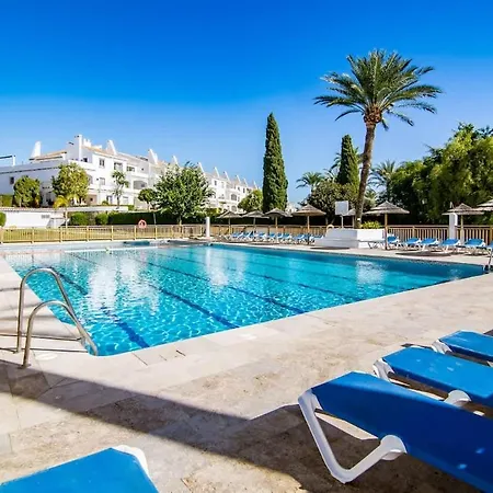 Luxurious With Community Pool & Balcony In Puerto Banus Marbella