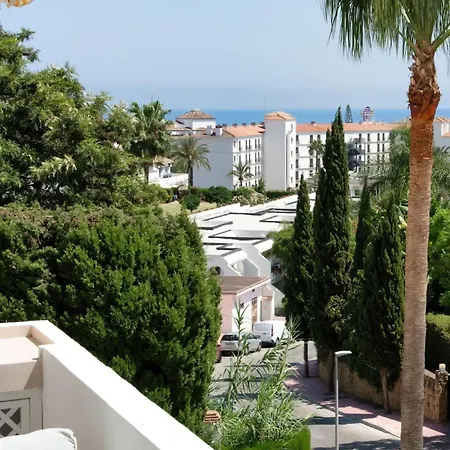 Luxurious With Community Pool & Balcony In Puerto Banus Lägenhet