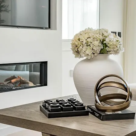 Luxurious With Community Pool & Balcony In Puerto Banus Lägenhet