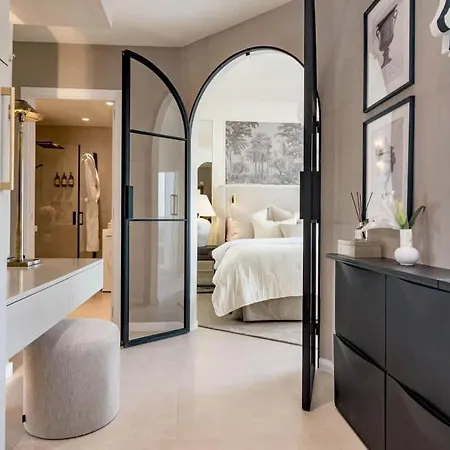 Luxurious With Community Pool & Balcony In Puerto Banus Lägenhet Marbella