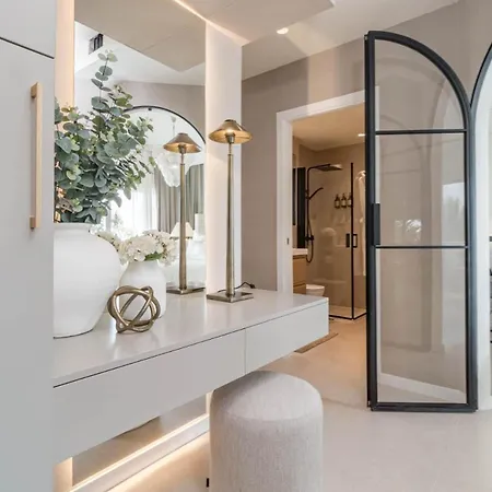 Lägenhet Luxurious With Community Pool & Balcony In Puerto Banus *