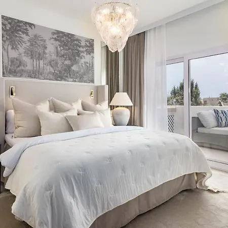 Luxurious With Community Pool & Balcony In Puerto Banus * Marbella