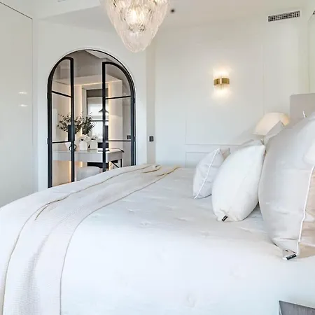 Luxurious With Community Pool & Balcony In Puerto Banus Lägenhet *