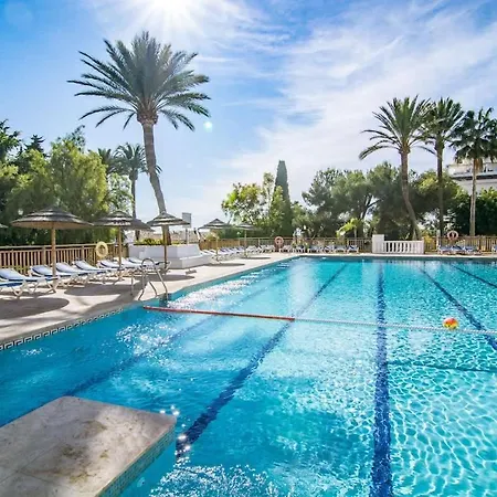Luxurious With Community Pool & Balcony In Puerto Banus Marbella