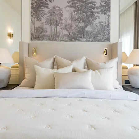 Luxurious With Community Pool & Balcony In Puerto Banus Lägenhet *