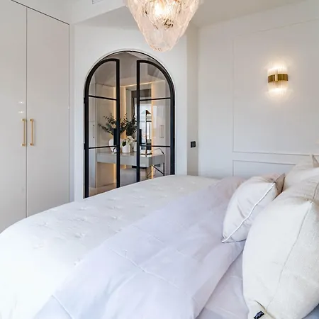 Luxurious With Community Pool & Balcony In Puerto Banus Lägenhet Marbella
