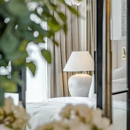 Lägenhet Luxurious With Community Pool & Balcony In Puerto Banus