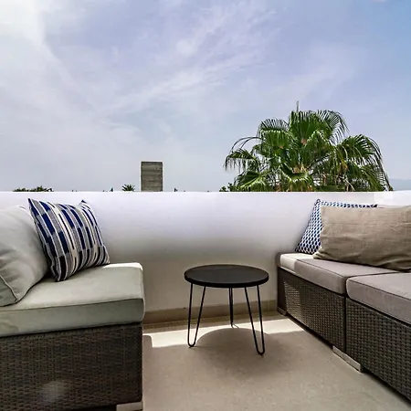 Luxurious With Community Pool & Balcony In Puerto Banus