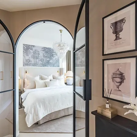 Luxurious With Community Pool & Balcony In Puerto Banus Lägenhet *
