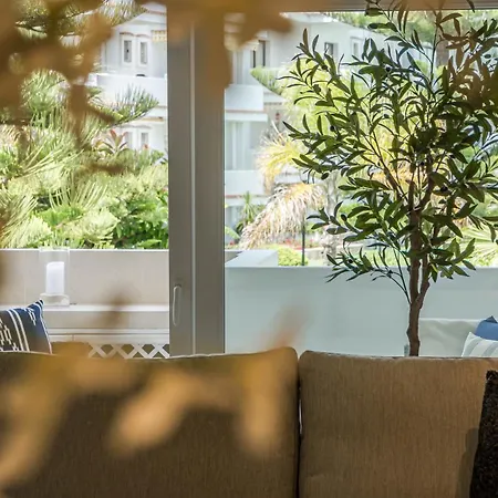 Lägenhet Luxurious With Community Pool & Balcony In Puerto Banus