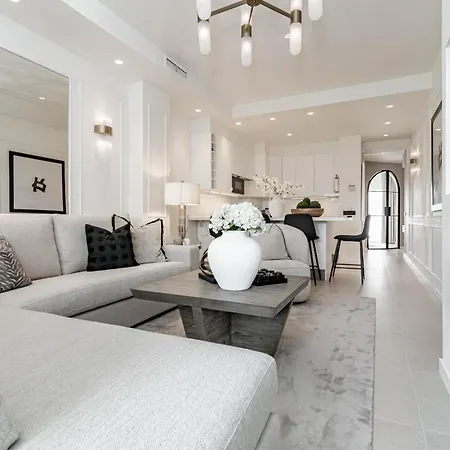 Luxurious With Community Pool & Balcony In Puerto Banus * Marbella
