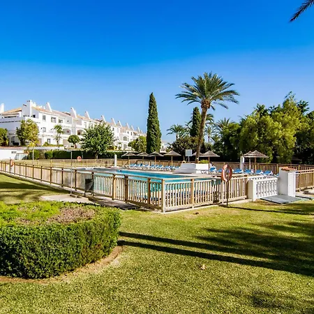 Luxurious With Community Pool & Balcony In Puerto Banus Lägenhet *