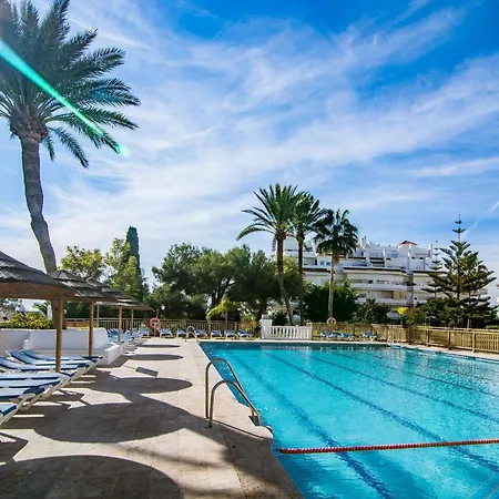 Luxurious With Community Pool & Balcony In Puerto Banus Lägenhet