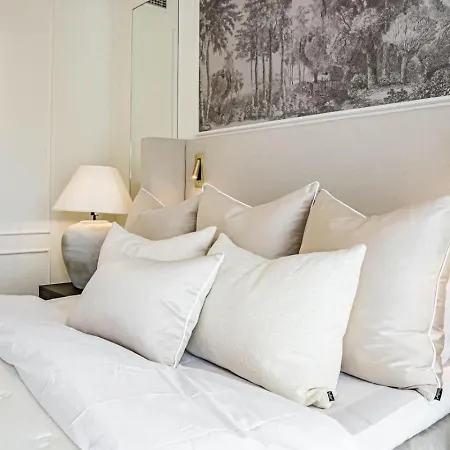 Luxury 1 Bedroom In Urb, Royal Garden Marbella