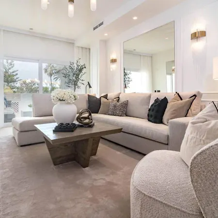 Luxury 1 Bedroom In Urb, Royal Garden Apartmán