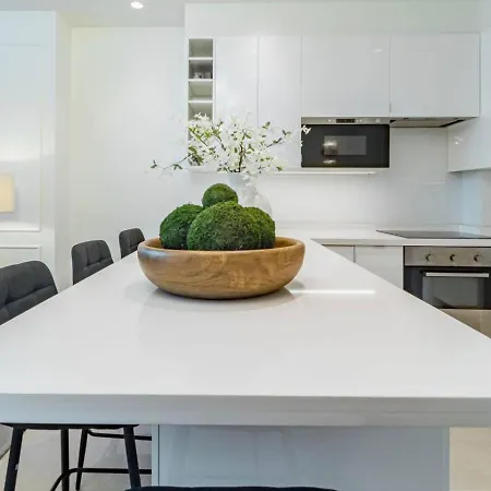 Luxury 1 Bedroom In Urb, Royal Garden