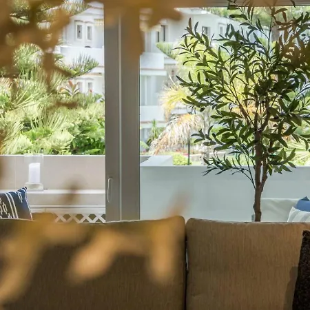 Luxury 1 Bedroom In Urb, Royal Garden Apartmán