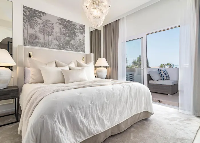 Mediterranean Hideaway - Puerto Banus Apartament