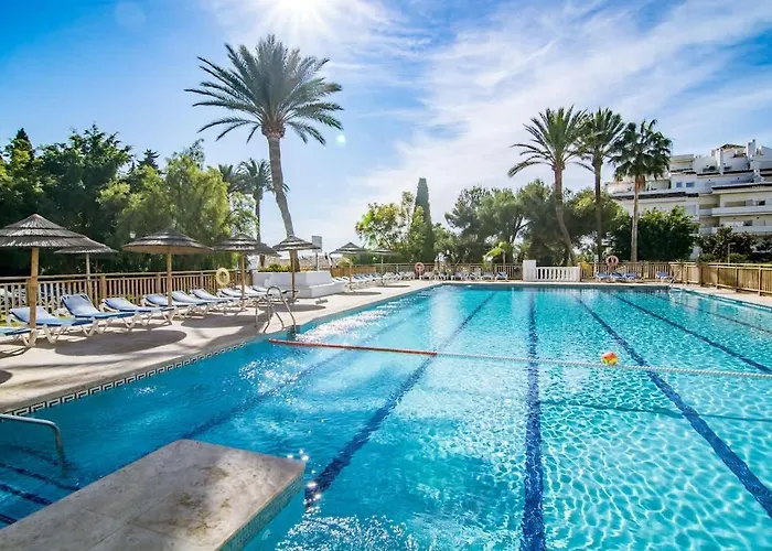 Luxurious With Community Pool&balcony In Puerto Banús Marbella