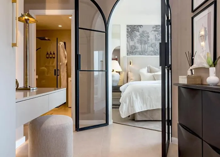 Daire Luxurious With Community Pool & Balcony In Puerto Banus Marbella