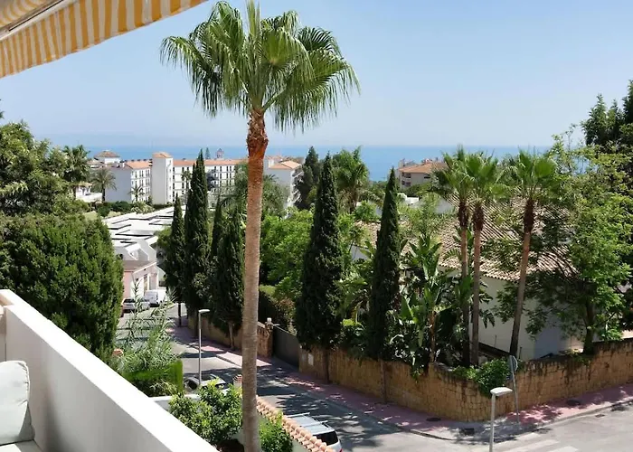 Апартаменты Luxurious With Community Pool & Balcony In Puerto Banus *
