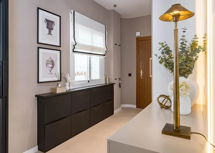 Luxurious With Community Pool & Balcony In Puerto Banus Марбелья
